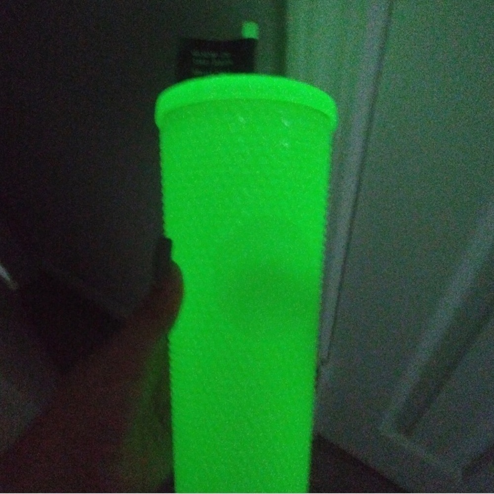 Perfect for summer Starbucks glow in the dark 24 oz limit edition Tumbler